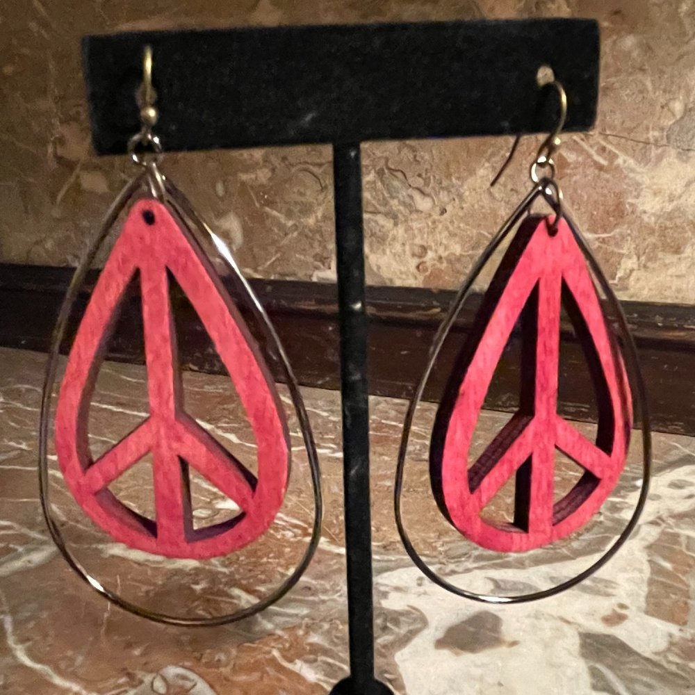 HIPPIE New Magenta Wooden Peace Sign Dangle Hoop Earrings